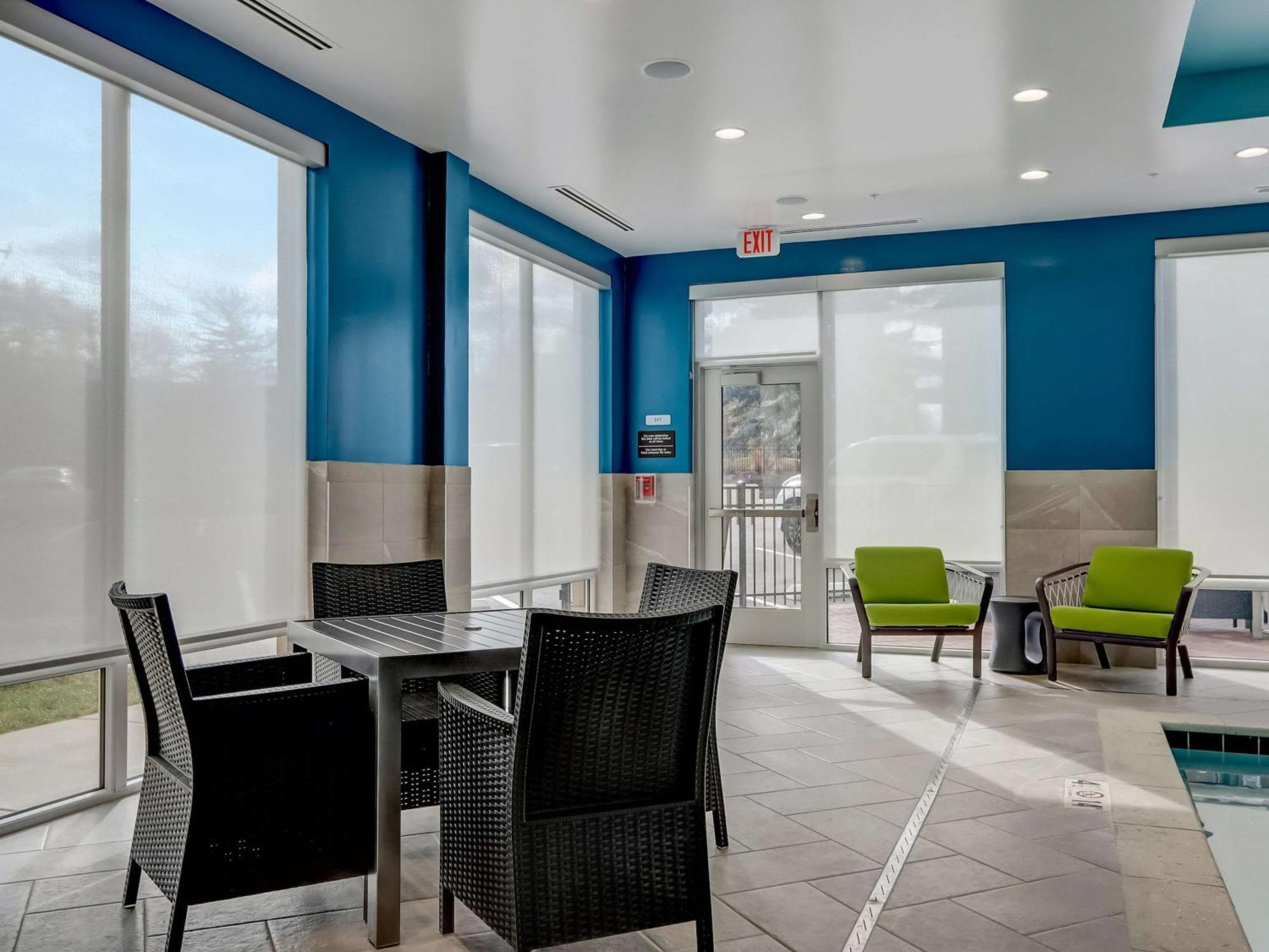 Hampton Inn & Suites Cincinnati Midtown Rookwood Buitenkant foto